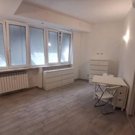 Confortable And Centrally Milan Flat Buitenkant foto