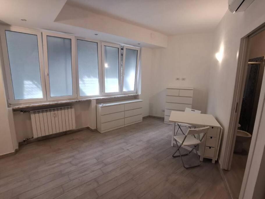 Confortable And Centrally Milan Flat Buitenkant foto